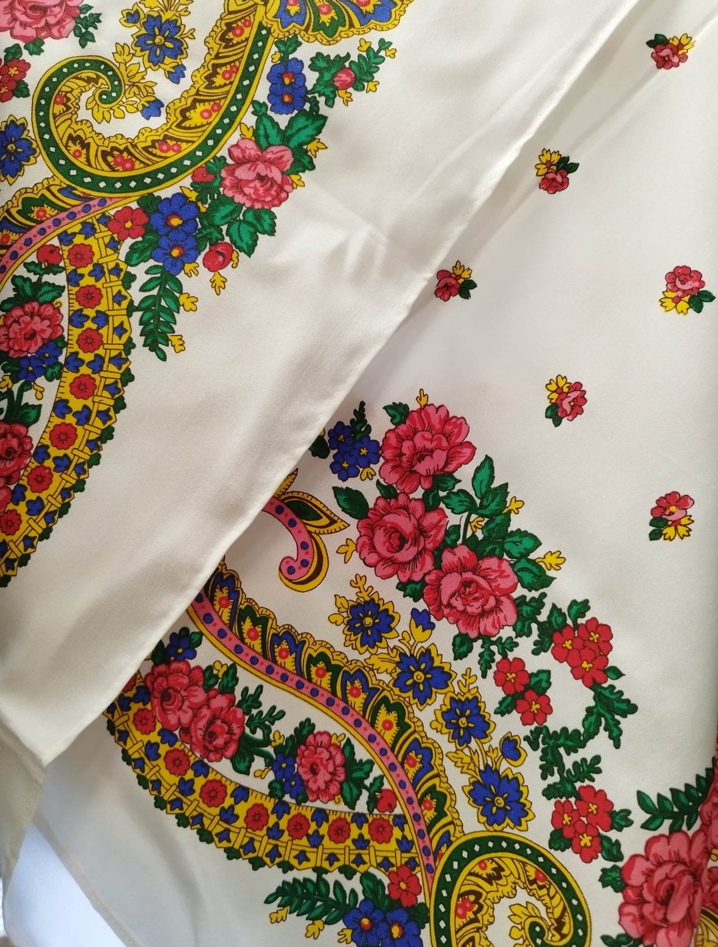 chale mode saudade concept store concept store cherbourg portugal cultureportugaise fabriqué au portugal produits portugais concept store portugais tradition motif traditionnel fabrication traditionnelle minho viana viana do castelo accessoire mode textil artisanat portugais fabrication artisanale artisanat foulards foulard