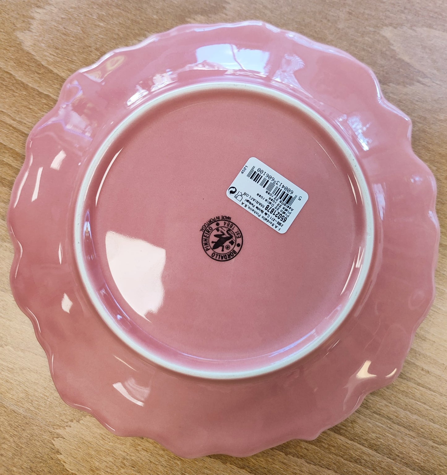 assiette dahlia rose vieux rose céramique art de la table Bordallo Pinheiro artiste céramiste fait main peint à la main normandie portugal concept store cherbourg Saudade