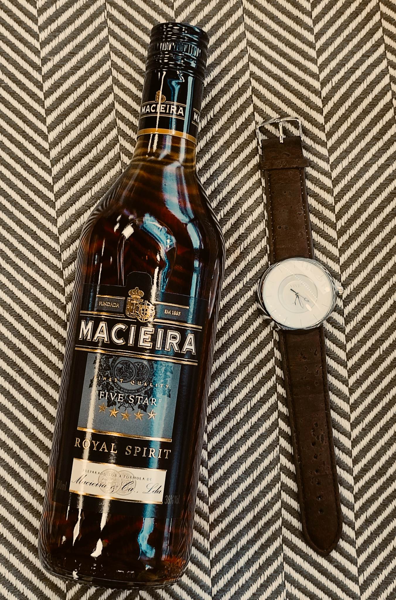 brandy alcool fabriqué au portugal épicerie portugaise spécialité portugaise produits portugais concept store portugais artisanat portugais portugal normandie saudade concept store cherbourg coffret cadeau homme pour lui montre macieira Saint valentin