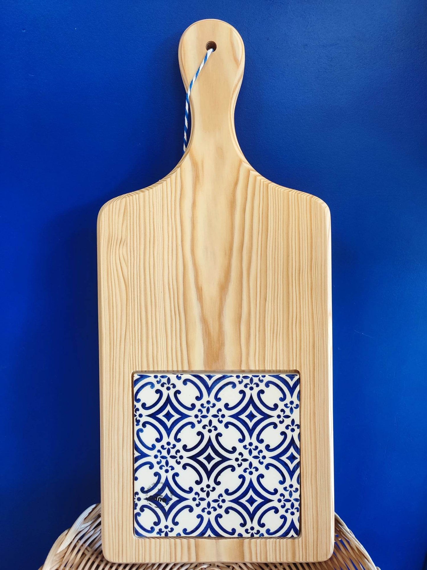 Azulejos fait main fait à la main normandie cherbourg épicerie portugaise spécialité portugaise saudade concept store produits portugais portugal planche fabriqué au portugal fabrication artisanale décoration céramique cultureportugaise cuisine concept store portugais bois artisanat portugais artisanat artisanal art de la table