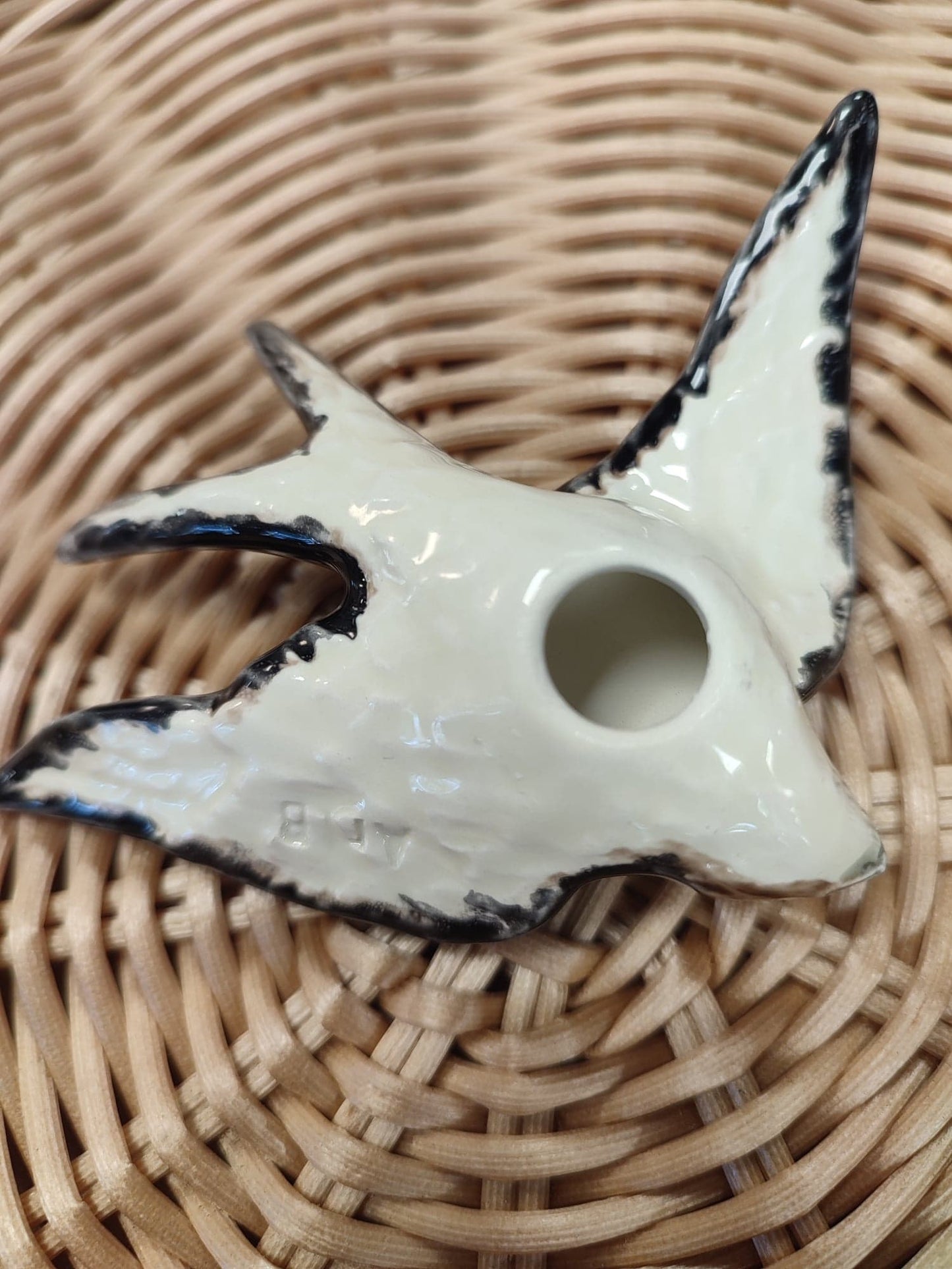 hirondelle andorinha adorinha oiseau envolée symbole façade amour famille foyer maison céramique décoration murale réaliste fait à la main minutieux peint à la main Bordallo Pinheiro Portugal Saudade concept store cherbourg normandie