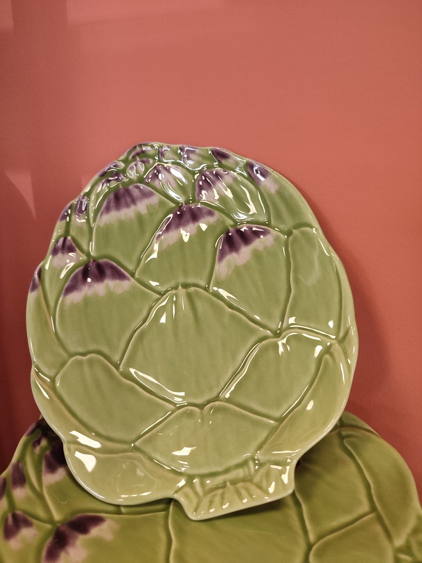 assiette plat artichaut barbotine céramique fait à la main peint à la main portugal bordallo pinheiro saudade concept store normandie cherbourg