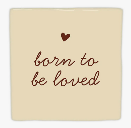 Carreau décoratif en céramique à message "Born to be loved" – fabrication artisanale