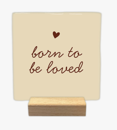 Carreau décoratif en céramique à message "Born to be loved" – fabrication artisanale