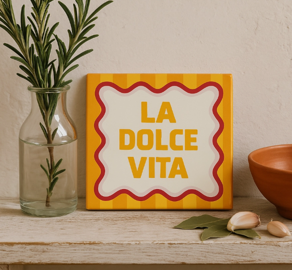 Carreau décoratif en céramique à message "La dolce vita" – fabrication artisanale