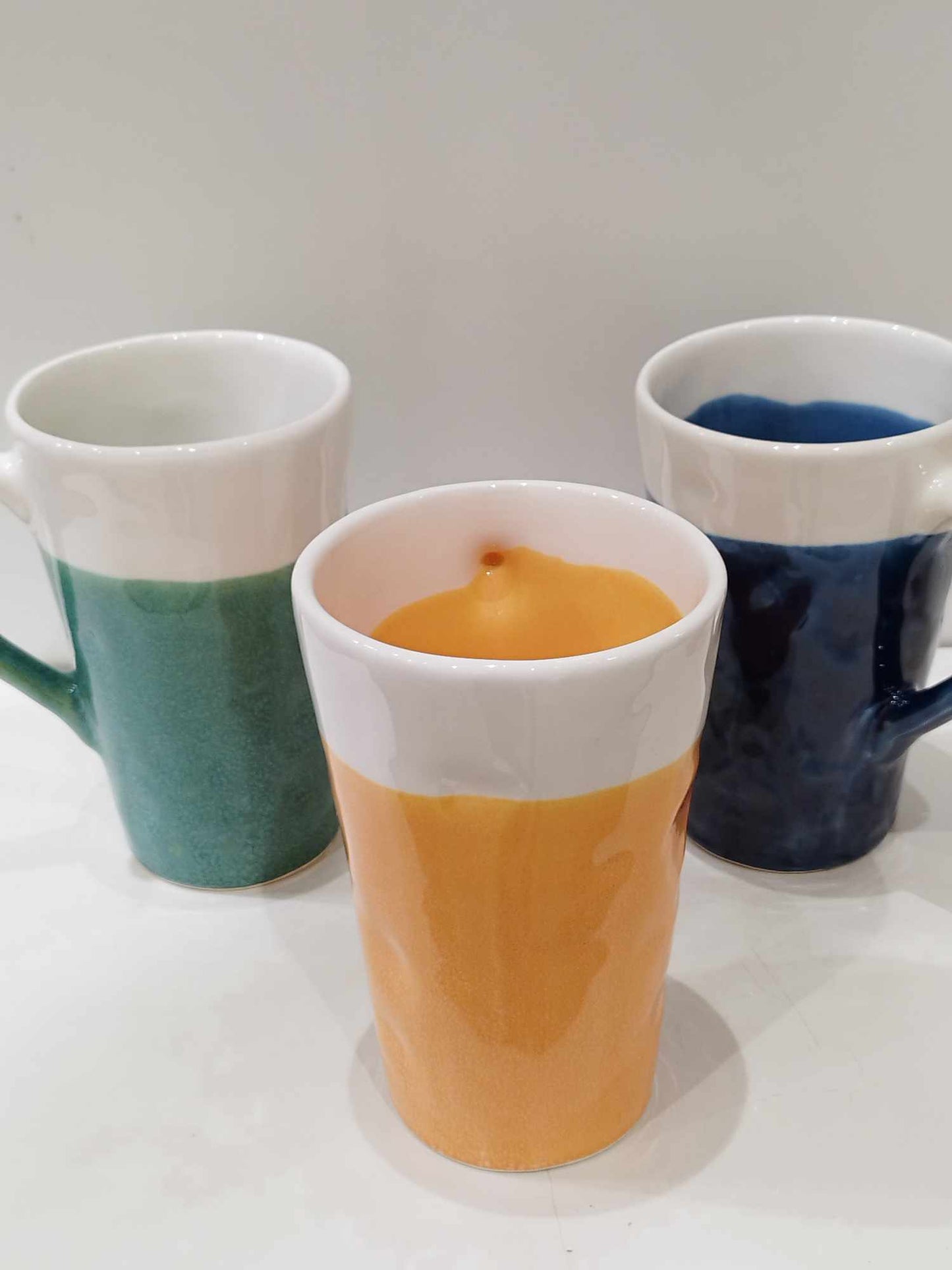 Grand mug, grande tasse, tasse XL, anse et couleur, soupe chocolat chaud et boisson d'hiver fait main et peint à la main au Portugal. Fabrication artisanale céramique potugaise Duro Ceramics