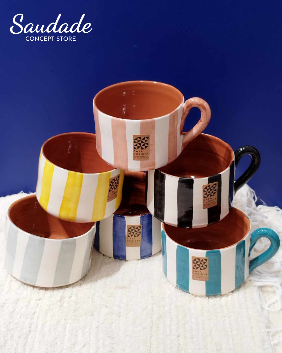 rayures verticales 
tasse faite et peinte à la main
couleur 
Olhao sud du portugal 
artisanat portugais
mug
handmade
fabrication artisanale
Casa cubista
artisanat
algarve
