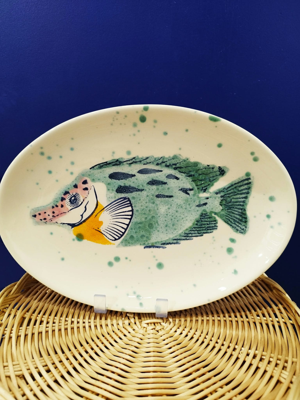 Plat oval motif poisson exotique - Céramique artisanale portugaise