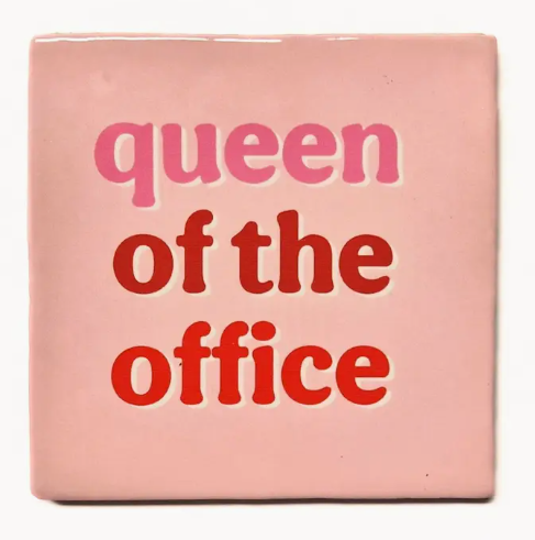 Carreau décoratif en céramique à message "Queen of the office" – fabrication artisanale