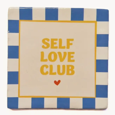 Carreau décoratif en céramique à message "Self love club" – fabrication artisanale