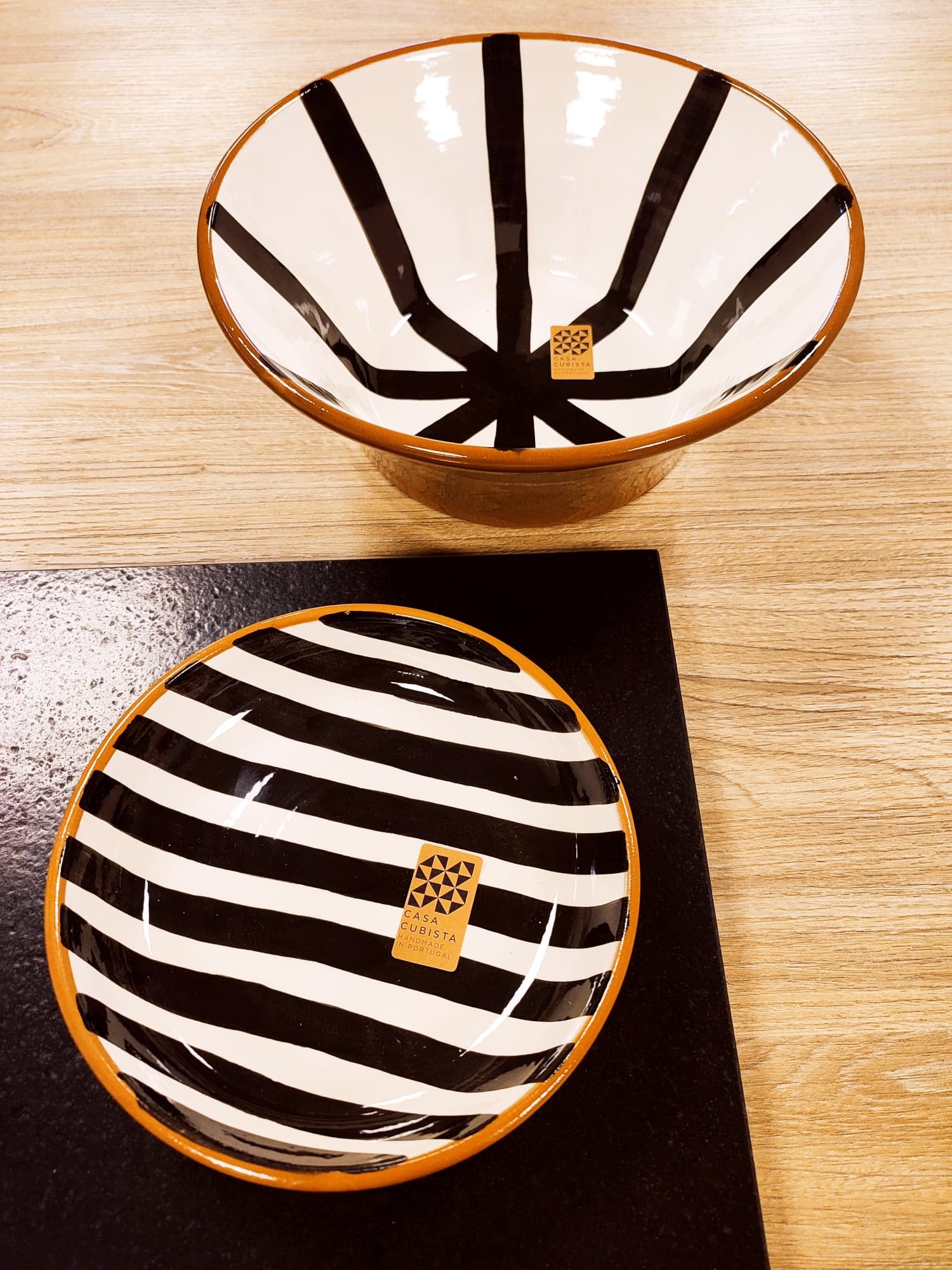 saladier rayures rayons Olhao Casa cubista Algarve céramique noir et blanc N&B fait à la main artisanat handmade portugal épicerie fine artisanat Saudade concept store cherbourg normandie vaisselle décoration