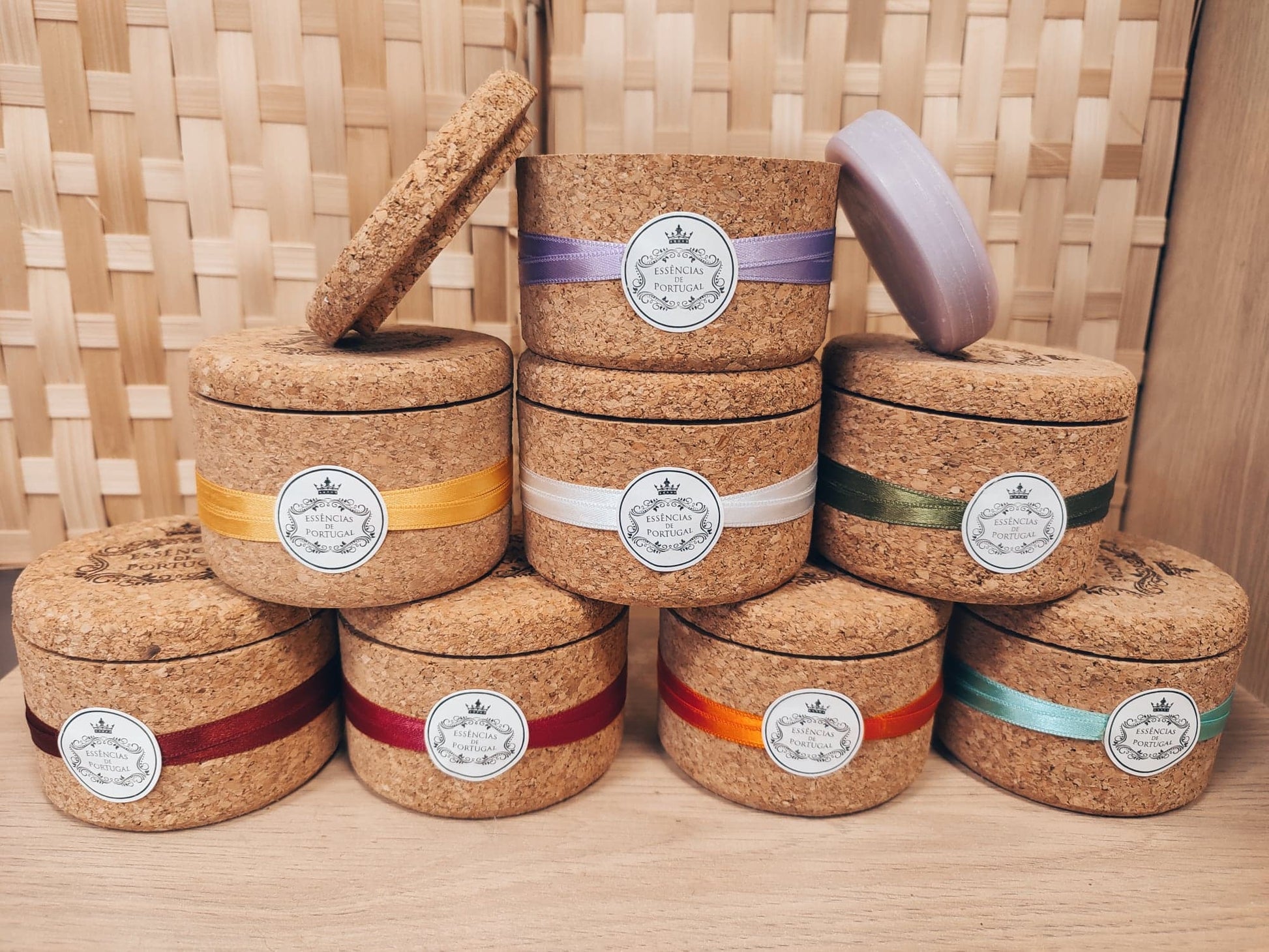 savon liège boîte parfums huiles essentielles violette lavande jasmin eucalyptus citron orange fruits rouges ccer soin du visage soin du corps hygiène cherbourg portugal artisanat saudade cotentinise 