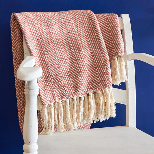 artisanat portugais  spécialité portugaise  saudade concept store  cherbourg  produits portugais  coloré  portugal  100% coton  coton  frange  losange  motif  fabrication traditionnelle  fabrication artisanale  artisanat  linge de maison  tissu  couvre lit  tissé à la main  plaids